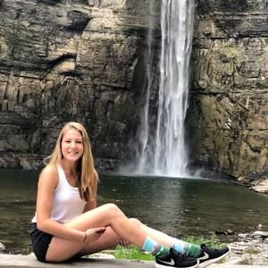 Meet your Posher, Becca